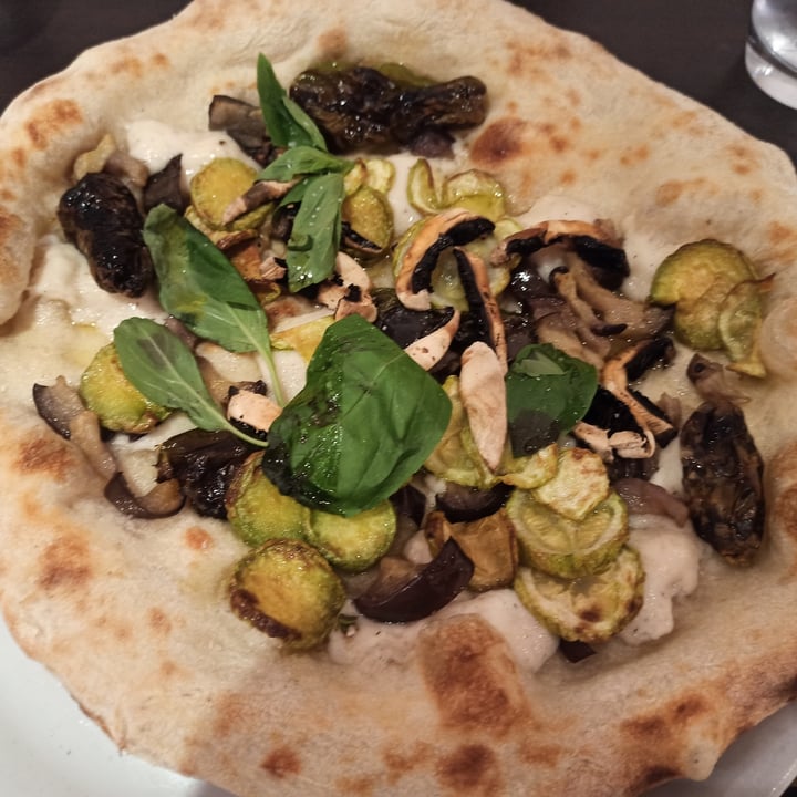 photo of Utopia Vegan & Italian restaurant pizza ortolana shared by @sorinaparis on  31 Jul 2022 - review
