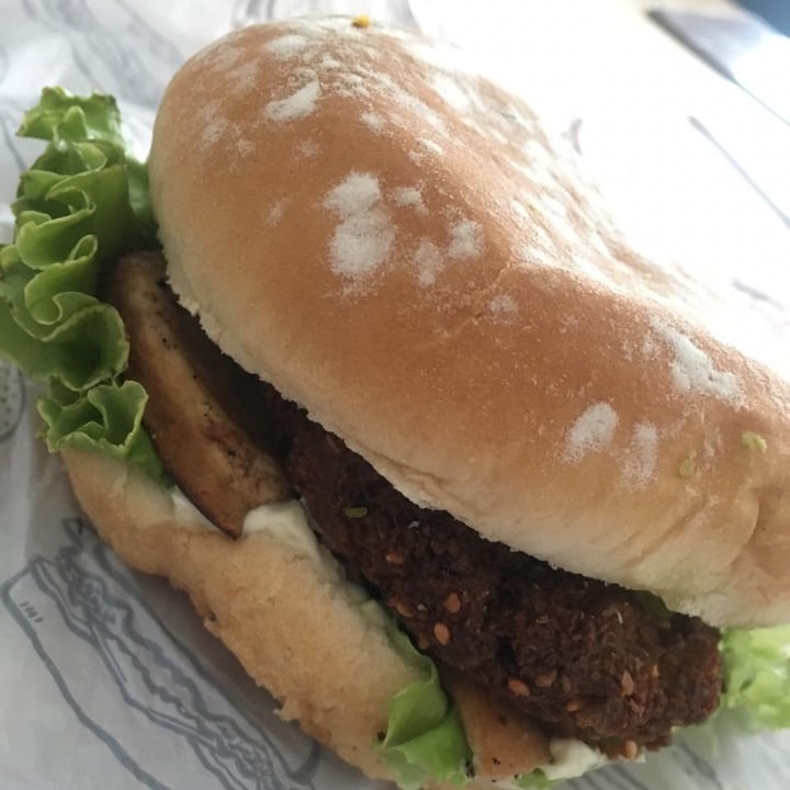 photo of Vegan'us Hamburguesa de falafel shared by @vtopia on  07 Jun 2020 - review