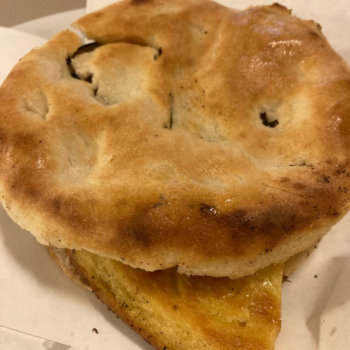 review photo of Pizzeria da Nando Focaccia con Cecina shared by @tobie on 09 Dec 2022 - review