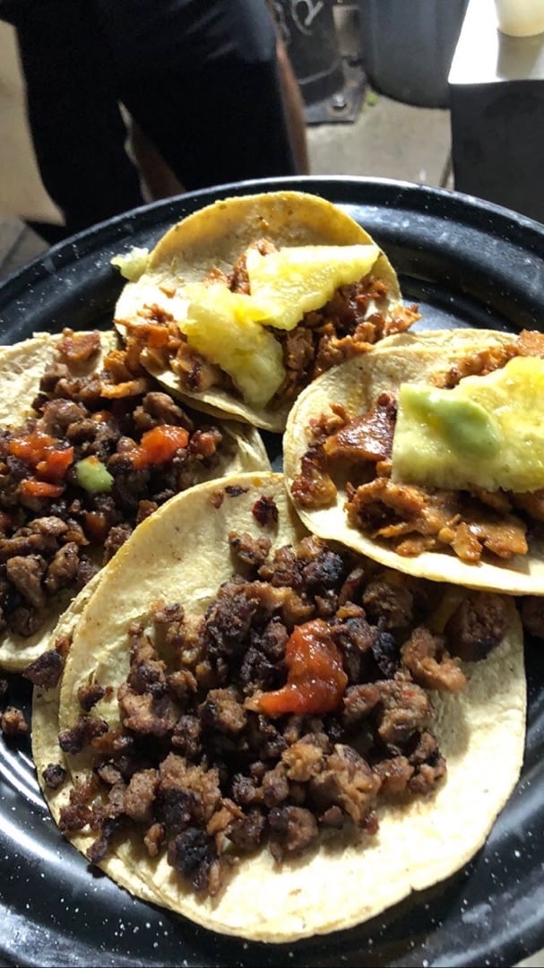 photo of Por siempre vegana 2 Tacos pastor, suadero, bistec shared by @luxemborg on  27 Dec 2019 - review
