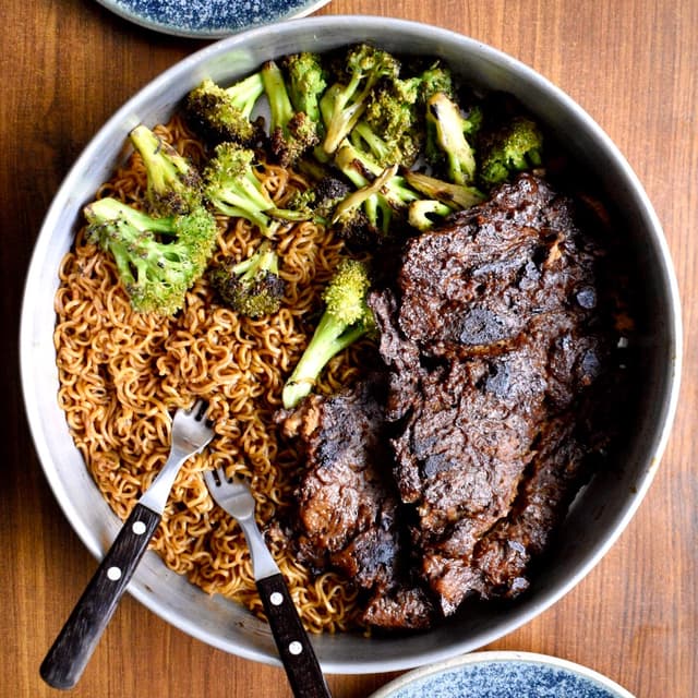 Foto del piatto “Chow mein con seitan asado”