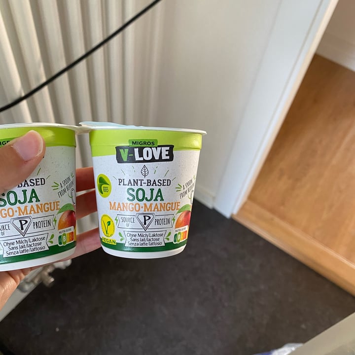 review photo of Migros V-Love Plant based soja Mango shared by @fiorella00 on 31 Aug 2022 - review