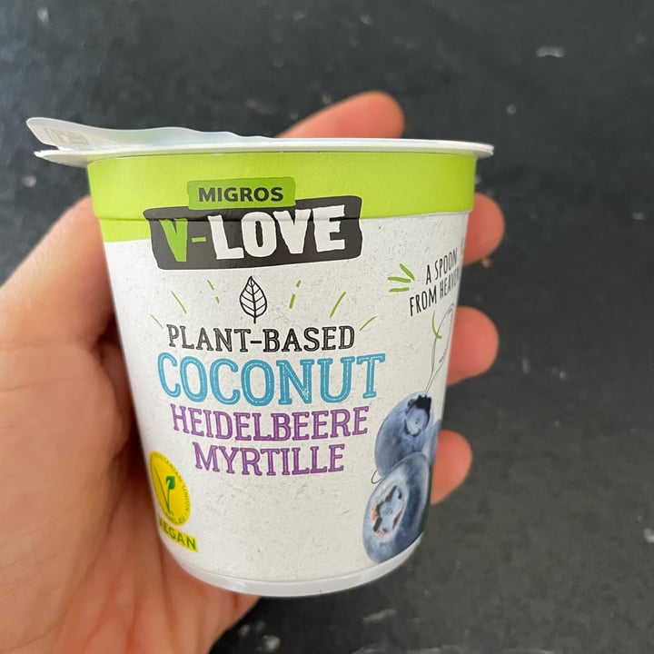 photo of Migros V-Love Coconut Heidelbeeren shared by @clalopre on  03 Apr 2022 - review
