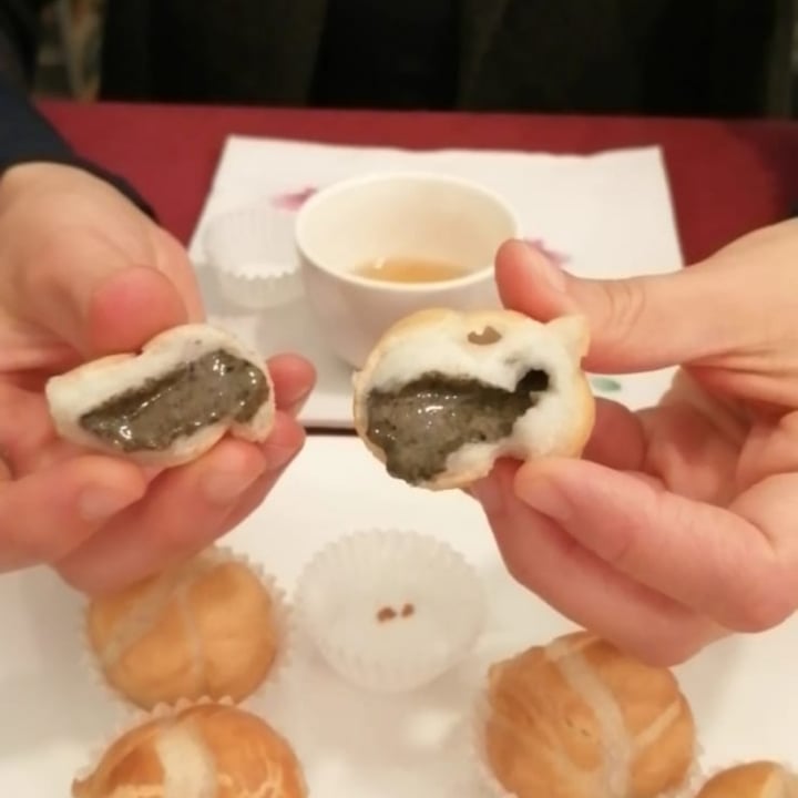 review photo of Asian restaurant TON LU REN 中餐厅 mochi al sesamo nero shared by @lucelice on 09 Nov 2022 - review