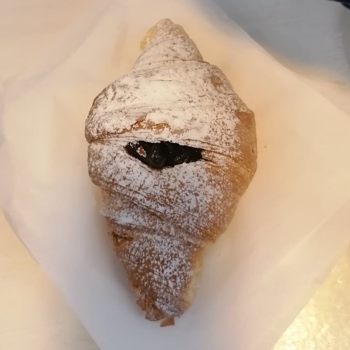 review photo of Bar Dolcezza di Cuscunà Temistocle Cornetto al cioccolato shared by @rosannad93 on 29 Oct 2022 - review