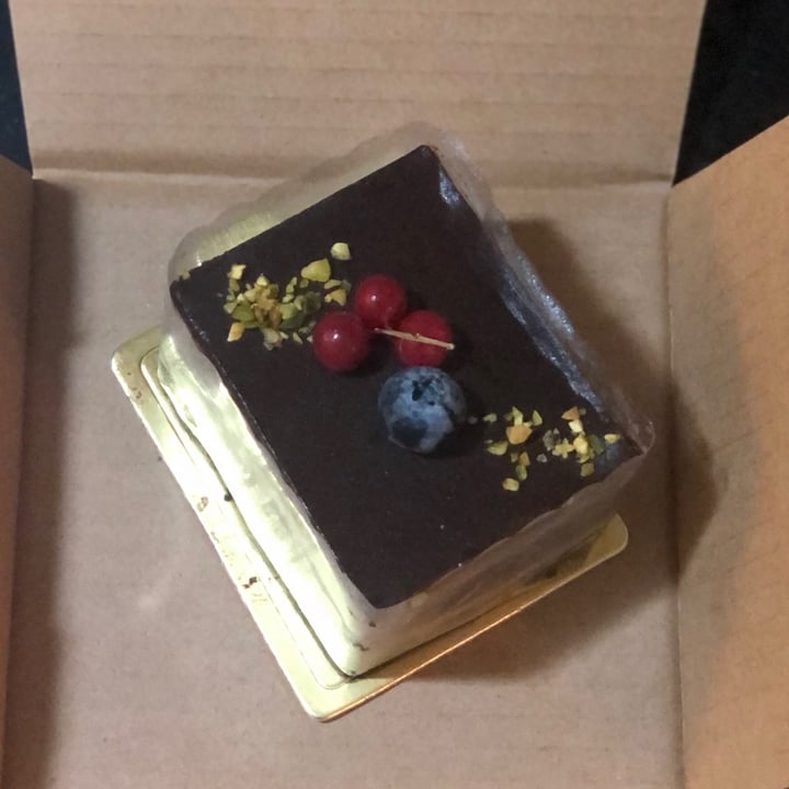 photo of Cedele Bakery Cafe - Novena Square Vegan Earl Grey Belgian Chocolate Berries Cake shared by @anita6m on  24 Dec 2020 - review