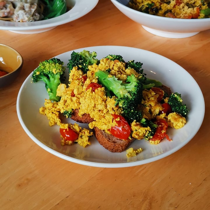 review photo of Real Food Scrambled Tofu With Broccoli shared by @ryzahandprints on 05 Dec 2021 - review