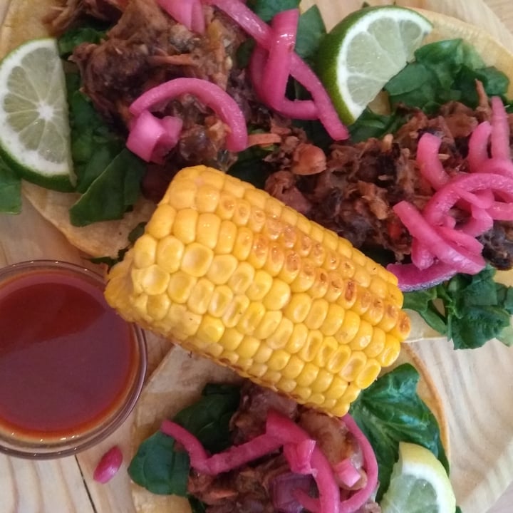 photo of La Oveja Negra taberna vegana. Tacos de jackfruit shared by @anav86 on  18 Jan 2022 - review