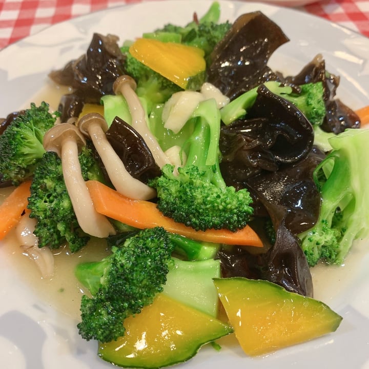 review photo of 高宮飯店 Stir Fried Broccoli And Wood Ear Mushrooms shared by @takeshi on 22 Nov 2022 - review