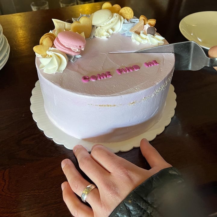review photo of LEVEL V BAKERY Peanut butter cake shared by @lomispurplefox on 05 Jun 2022 - review