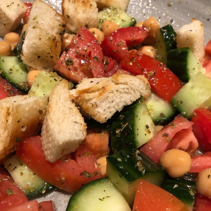 review photo of Bulla Gastrobar Mediterranean Salad shared by @valeskafreire on 22 Feb 2022 - review