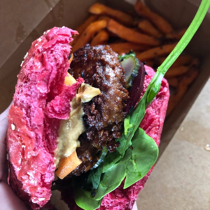 photo of The Conscious Kitchen Beyond meat burger served with sweet potato chips shared by @mothercitymatt on  30 Jun 2021 - review