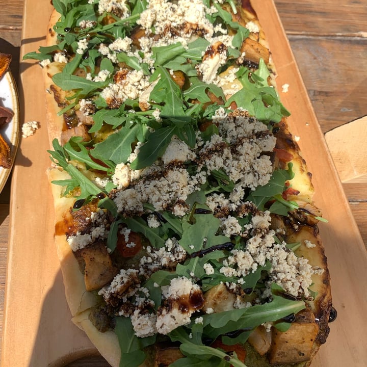 photo of Kind Cafe Pesto flatbread pizza shared by @livluvtofu on  22 May 2021 - review