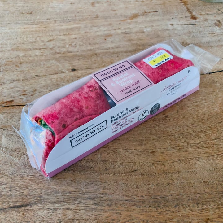 review photo of Woolworths Food Falafel and Beetroot Wrap shared by @eliomoavero on 29 Jul 2021 - review