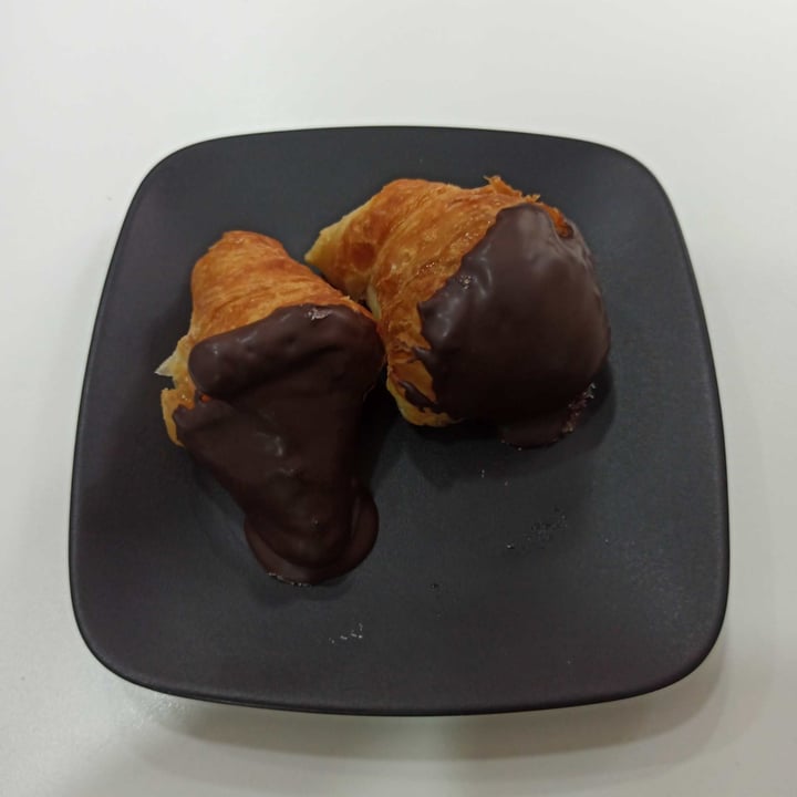 photo of CroisSants Mini croissant de chocolate negro shared by @joansc91 on  01 Oct 2021 - review