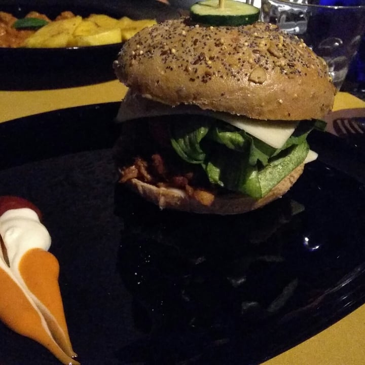 photo of Veganda Burger big smoky shared by @enbobo on  12 Sep 2020 - review