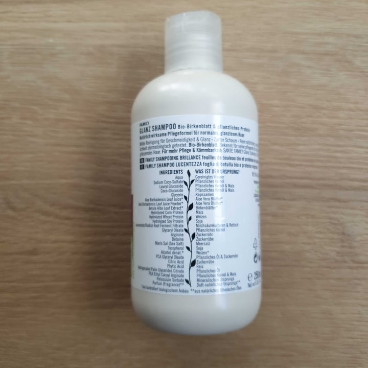 photo of Sante Naturkosmetik Glanz Shampoo shared by @pcassas on  19 Apr 2022 - review