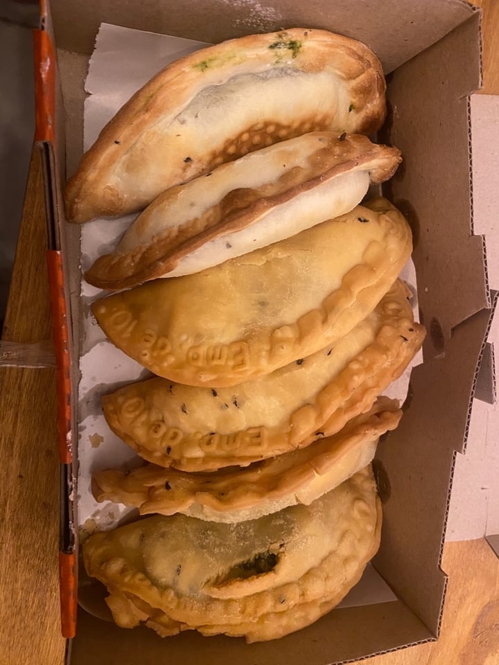 photo of Empanadas de 10 Empanada De Queso, Cebolla Y Choclo shared by @naranjaypomelo on  21 Feb 2020 - review