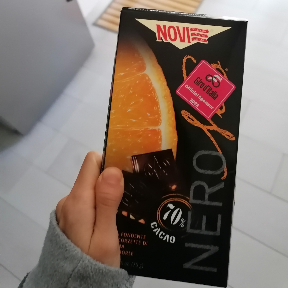 Nero nero 70% Con Scorzette di Arancia e Mandorle from Novi - Vegan ...