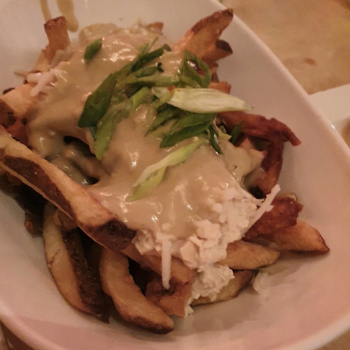 photo of MeeT in Yaletown TeeM Poutine shared by @anistavrou on  14 Oct 2022 - review