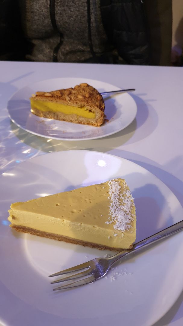 photo of Momo Cucina Sana Vegan CheeseCake shared by @carmenveganblogger on  01 Apr 2020 - review