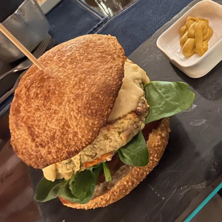 photo of Alchimista Bistrot e Mescole Vegan Burger shared by @martina1224 on  22 May 2022 - review