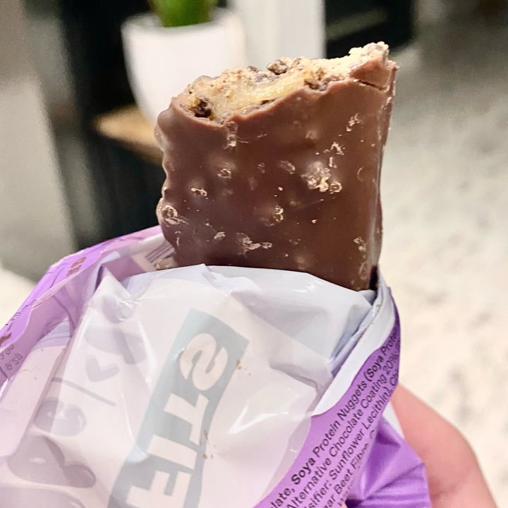 photo of Misfits Plant based Chocolate Caramel protein bar shared by @immira on  11 Jan 2022 - review