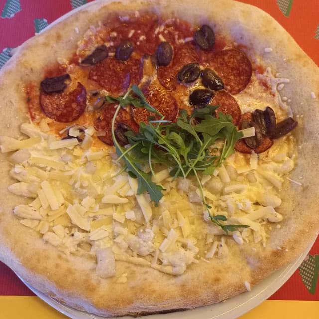 Foto do prato “Dos Medias Pizzas”