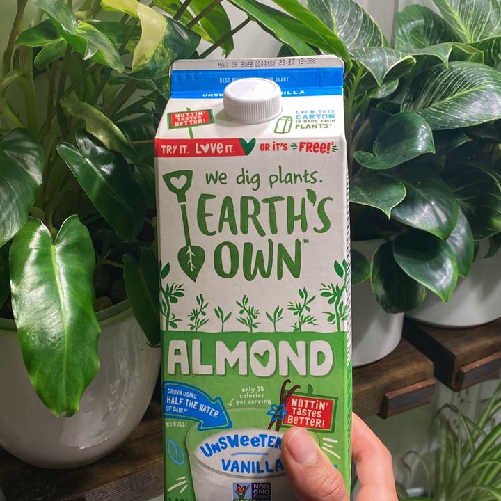 photo of Earth's Own Unsweetened Vanilla Almond Mylk shared by @decitoe on  07 Feb 2022 - review