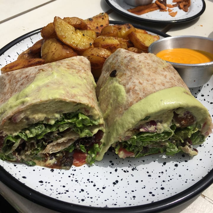 photo of Kali Plant-Based Wrap De Falafel shared by @evayufera on  05 Nov 2021 - review