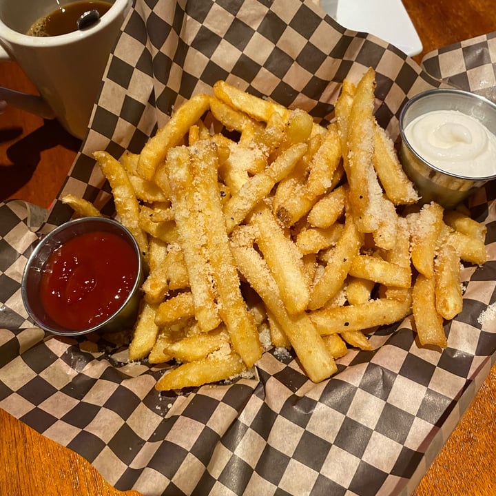 photo of Monster Vegan Truffle Parmesan Fries shared by @elisethyrum on  15 Aug 2022 - review