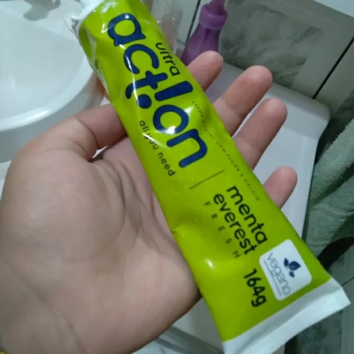 review photo of Ultra action Creme Dental com Flúor e Cálcio Menta Everest Fresh shared by @bellevg on 16 Aug 2022 - review