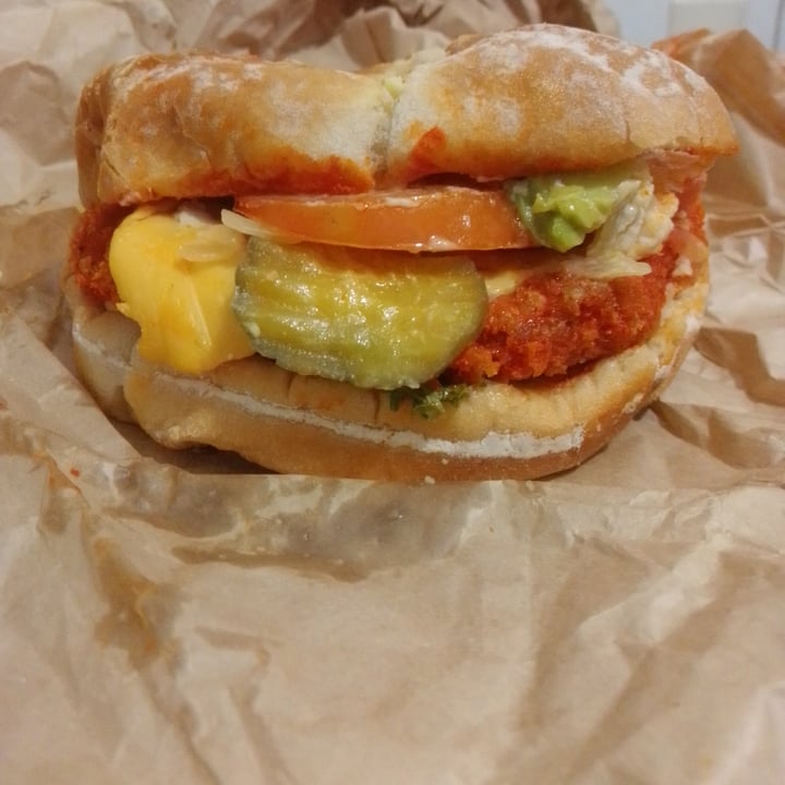 photo of Holy Vegan Hamburguesa Chick'n Fuego shared by @minervamr on  14 Nov 2021 - review