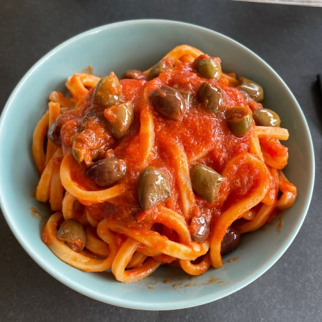 「Scialatielli Con Pomodoro Fresco E Olive」の料理の写真