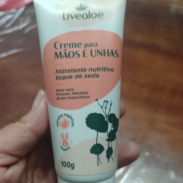 photo of Livealoe creme para as mãos e unhas shared by @karinaverges on  04 Oct 2022 - review