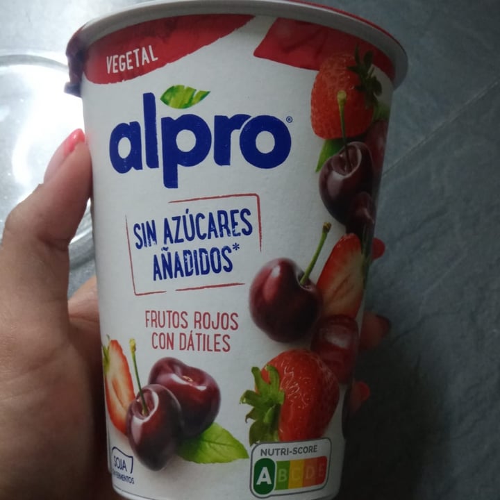 photo of Alpro Yogur vegetal cerezas shared by @svaquero on  24 Jun 2022 - review