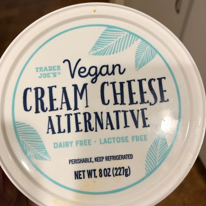 photo of Trader Joe's Vegan Cream Cheese Alternative shared by @mbr on  14 Sep 2021 - review