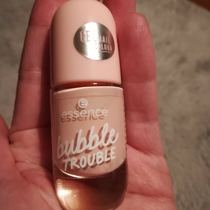 photo of Essence  Gel Nail Bubble Trouble shared by @helgaoliveira on  13 Sep 2022 - review