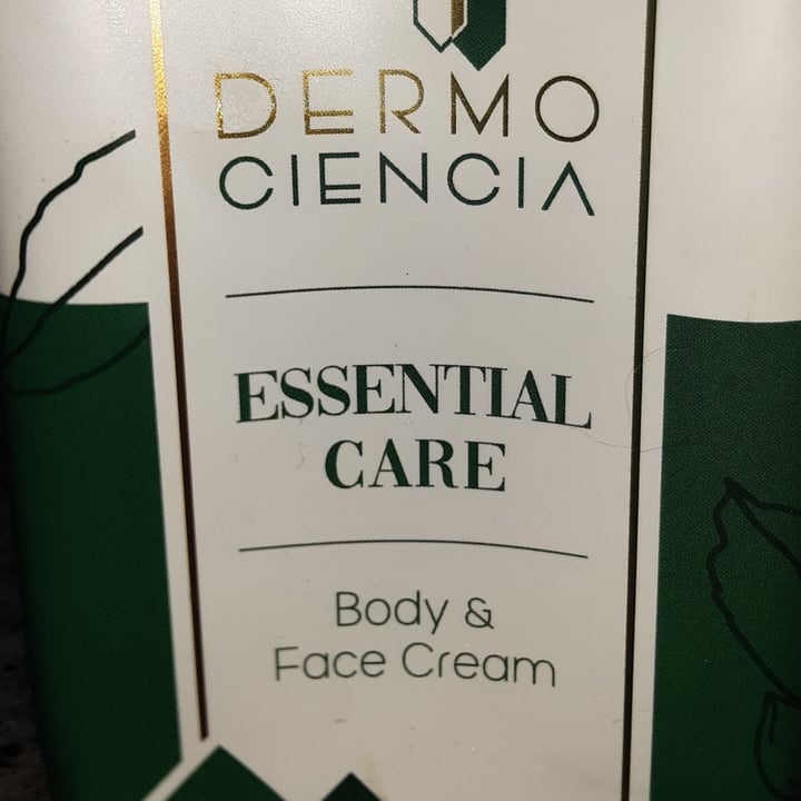 review photo of Dermociencia Essential Care shared by @ednamoreira on 25 Apr 2022 - review