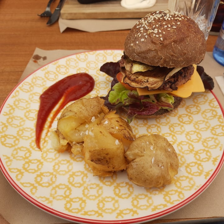 photo of Afuego tapería Burger As Veigha’s Style shared by @yaqueen on  19 Jun 2021 - review