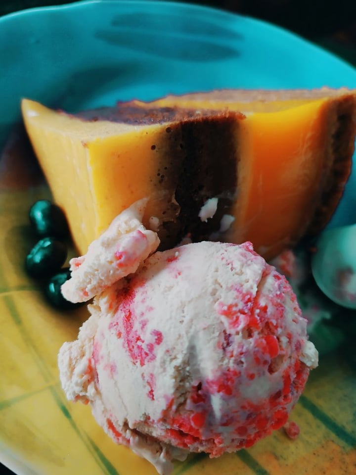 photo of Familia Groen Helado con torta de lucuma shared by @luzica on  08 Mar 2020 - review