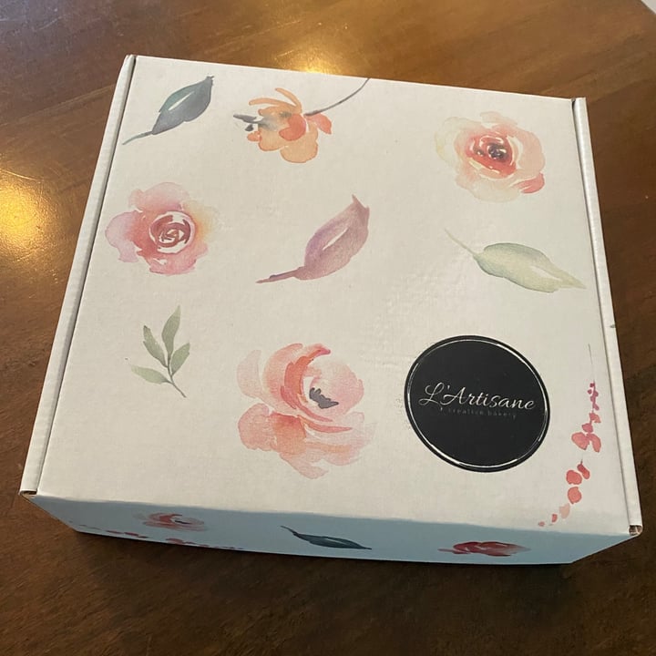 review photo of L’Artisane Creative Bakery Macarons shared by @alaina on 24 Dec 2020 - review