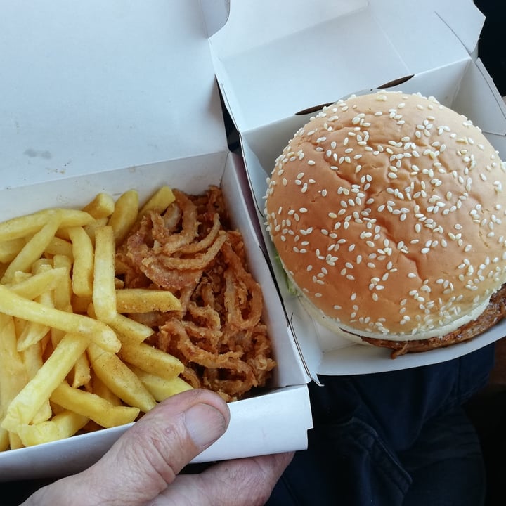 photo of Golden River Spur Steak Ranch Soya Burger shared by @mrsvegan3a on  04 Dec 2020 - review