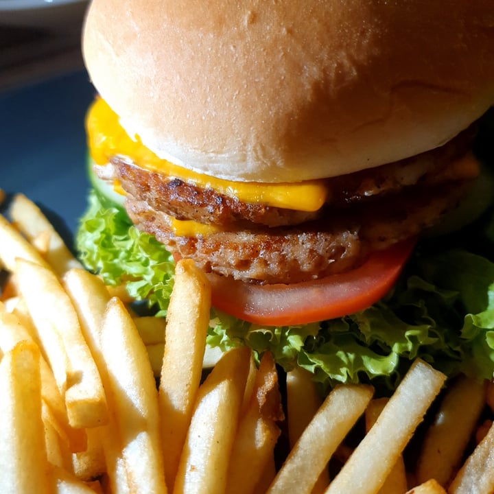 photo of Botanict Double cheese burger shared by @whyniveg on  28 Dec 2020 - review