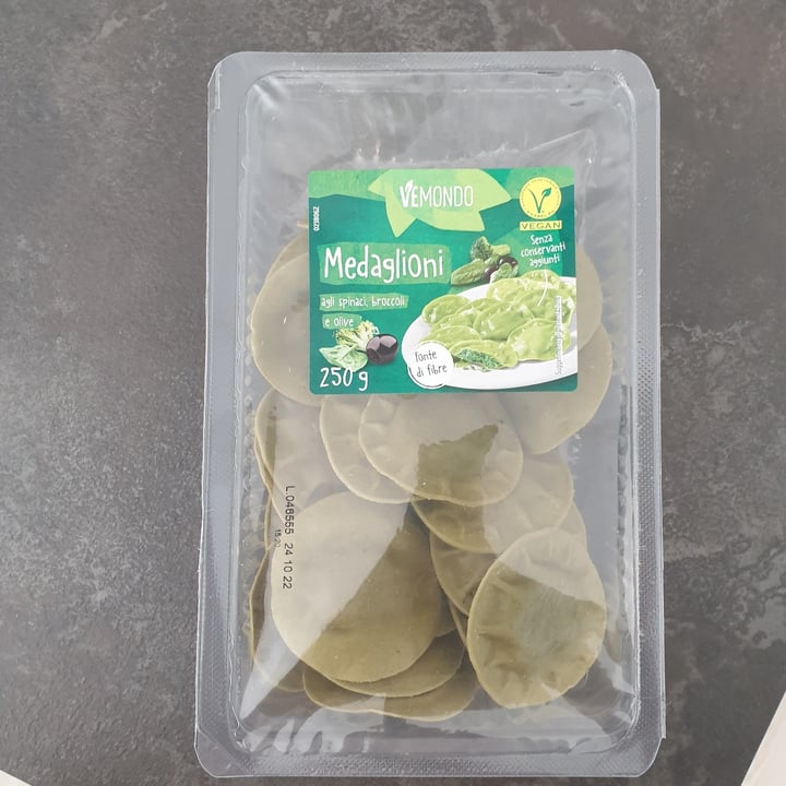 review photo of Vemondo Medaglioni Agli Spinaci, Broccoli e Olive Nere shared by @vercia on 09 Nov 2022 - review