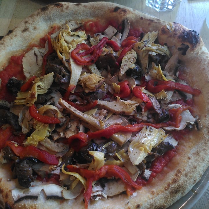 photo of Pizza Mongelli Narbonne Ortolan vegan shared by @bezette on  18 Jun 2022 - review