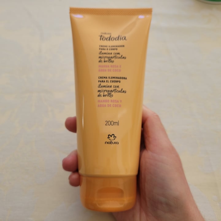 photo of Natura creme iluminador para O Corpo Manga Rosa E Água De Coco shared by @dricamoniz on  25 May 2022 - review