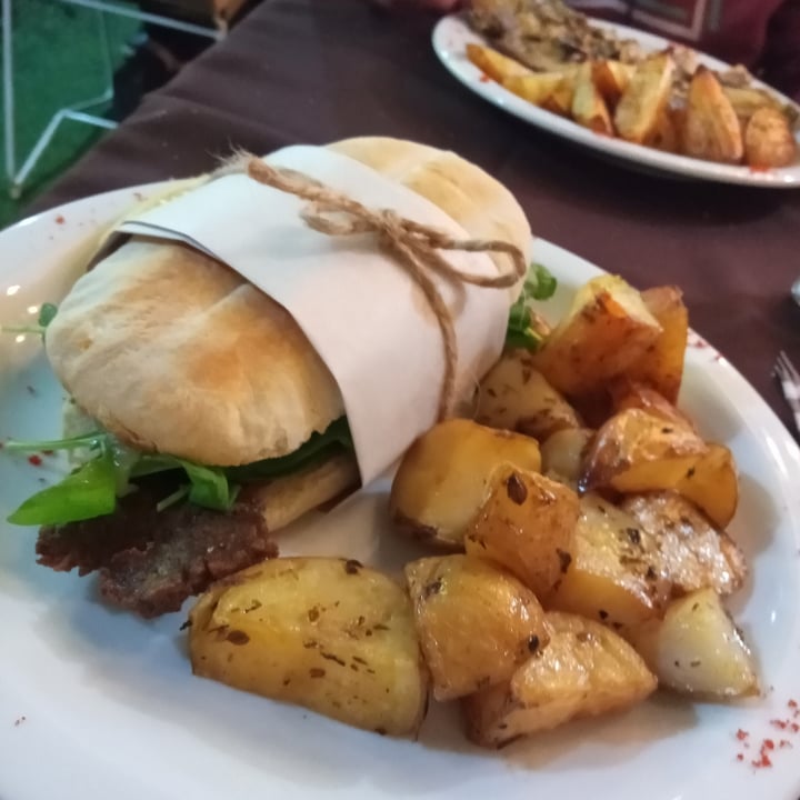 photo of El patio vegan Sandwich lomo vegan shared by @beiaene on  09 Oct 2022 - review