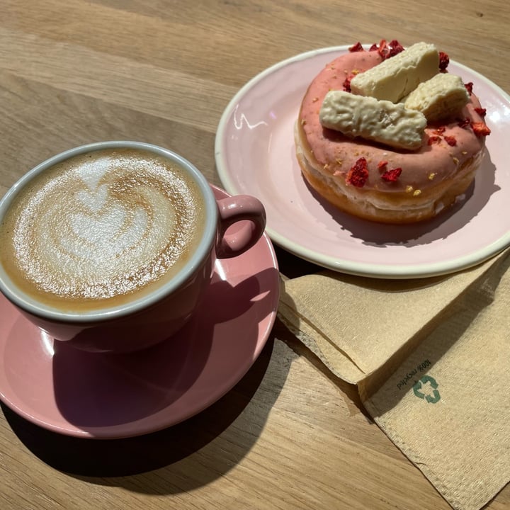 photo of Brammibal's Donuts Strawberry Shortcake Donut shared by @vanepiterman on  05 Aug 2022 - review