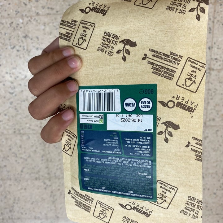 review photo of Squeaky Bean Milano Salami shared by @larisafalcao on 17 May 2022 - review
